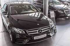 卧底奔驰4S店：是选全新E级还是降价竞品