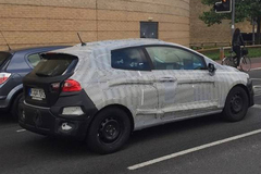 全新嘉年华三门版谍照 或亮相日内瓦车展