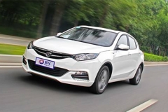 测长安逸动XT 不到9万买国产最帅两厢车