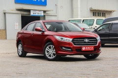 全新奔腾B50底盘解析 用料足够厚实