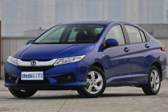 颜值更高配置更丰富 现代悦纳对比广本锋范