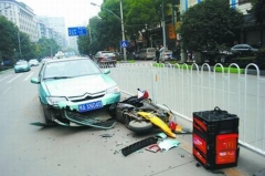 电动车撞了你的车 反倒要给你赔钱