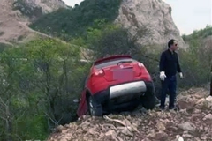 为防止车辆坠入悬崖 司机狂踩刹车一小时