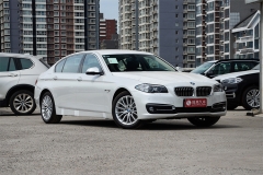 新宝马5系对比奥迪A6L 增配后再遇老对手