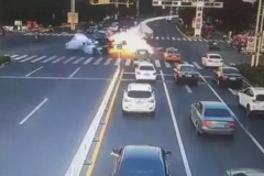 路虎爆炸竟是因为这，有车一族速看……