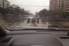 雨天行车需谨慎，这些技能要get！