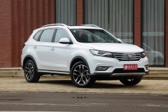 实力相近怎么选？瑞虎7对比荣威RX5