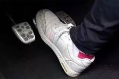 避免发生交通事故，莫装B这些小动作要杜绝！！