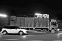 马路上居然还有比女司机更可怕的角色！