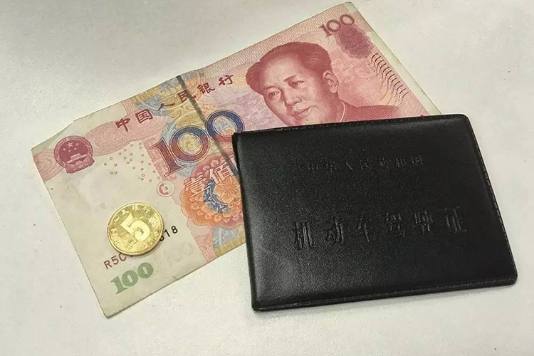 想玩得开心 开车出门别忘了带这些东西