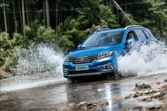 豪车必备的“撩妹神器”，这些15万的中国SUV也配备了