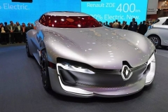 百年屹立香榭丽舍 一个完整的雷诺是什么样子