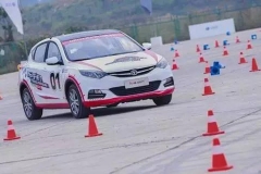 他们把这款国产车开上了专业赛道 结果如何