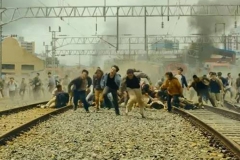 丧尸来了 你的车玻璃扛得住丧尸袭击吗