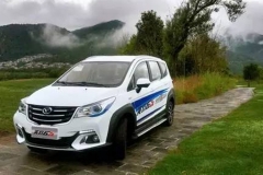 巨屏堪比特斯拉的自主7座SUV 试驾潍柴英致G5