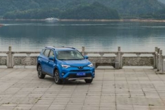 堂弟试驾了杰徳很满意 于是 买了一辆荣放