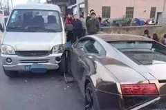 豪车杀手—五菱宏光面包车