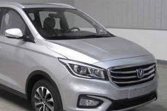 长安凌轩内饰谍照曝光 定位为MPV车型