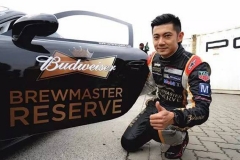 最帅华人F1车手现身校园 指导国内最强车队