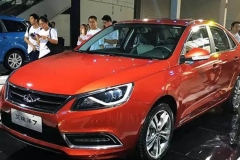 这款国产车做工设计不输合资 与英朗大对比