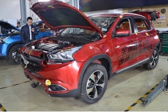 新车被撞后惨遭虐待 奇瑞瑞虎7暴力拆解