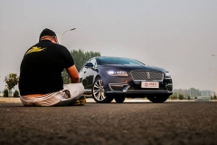 “怪兽”请你离我车远点 装下你太简单