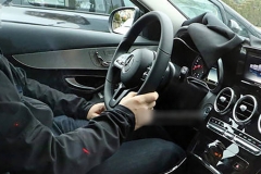 奔驰新C级内饰谍照首曝光 有望明年发布