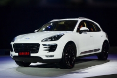 众泰SR9指南 推2.0T手动极致之梦版