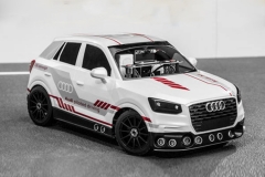 奥迪Q2自动驾驶模型车测试 自己找车位