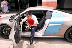 开宾利招男友 车主露面受到一万点惊吓