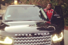 一辆路虎从高架上掉下来 结局万万没想到