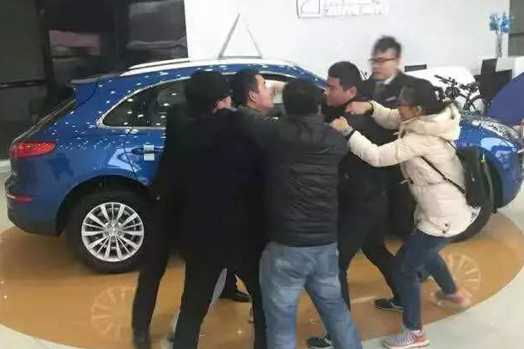 众泰版“保时捷”只要十几万 有无不买的理由