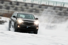 “老司机”亲授冰雪驾驶技巧 带你玩转汉兰达