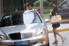 被张艺谋宠幸过的女人 都开什么车