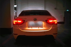 有人说 雾天行车不让开双闪？为什么？