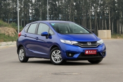 飞度升级全车“法拉利”音响 仅需1000元