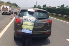 油箱见底 报警灯亮后 车子还能跑多远？