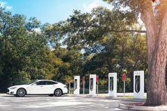 特斯拉或将升级超级充电桩 10分钟内充满