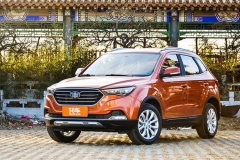 前脸有些惊艳 奔腾小型SUV-X40实拍解析