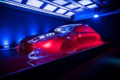 展示全新设计语言 奔驰发布A级三厢雕塑