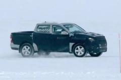 造型更加传统 新一代双龙爱腾皮卡路试谍照