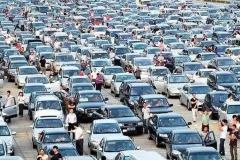 看看国人堵车都在干什么！别说你没干过