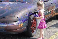 有钱任性，土豪老爸买辆车就是让自家姑娘来涂鸦的