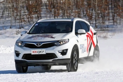 前驱车也一样稳定 东南DX7冰雪试驾