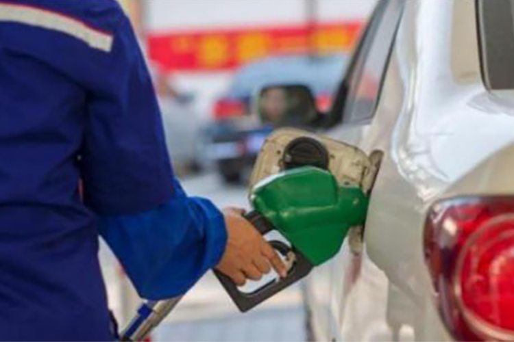 油价迎年内首次上涨 一箱油多花7元