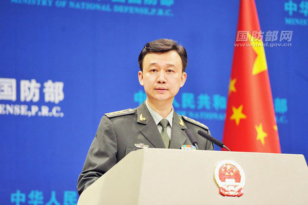 国防部新闻局副局长、国防部新闻发言人吴谦上校答记者问。 李爱明 摄