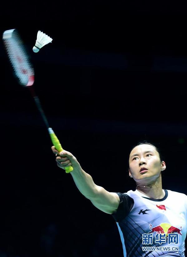 5月1日，王仪涵在比赛中回球。