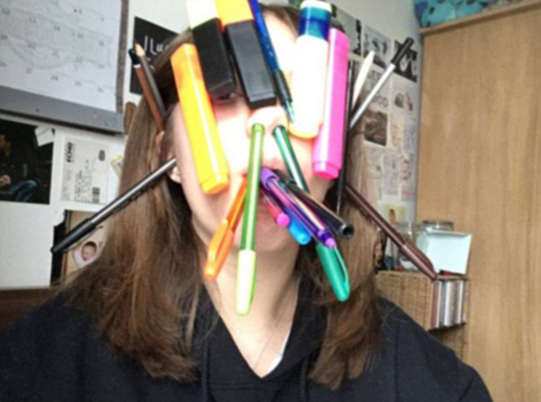 莱布兹不甘示弱，把眼镜也架上了 “26支！小婊砸！”