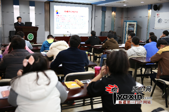 实验班学生在中棉所课堂学习 马小艳摄。