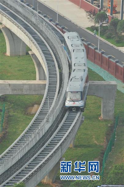 上线试运营的长沙磁浮快线(5月6日摄)。新华社记者龙弘涛摄